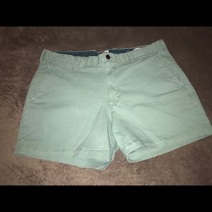 GAP men’s shorts - 5.5 inch inseam